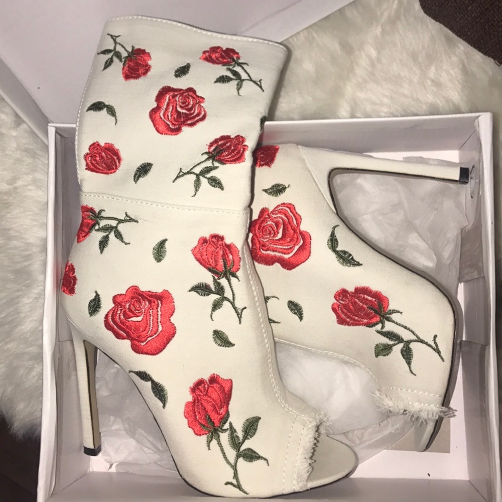Rose embroidered boots